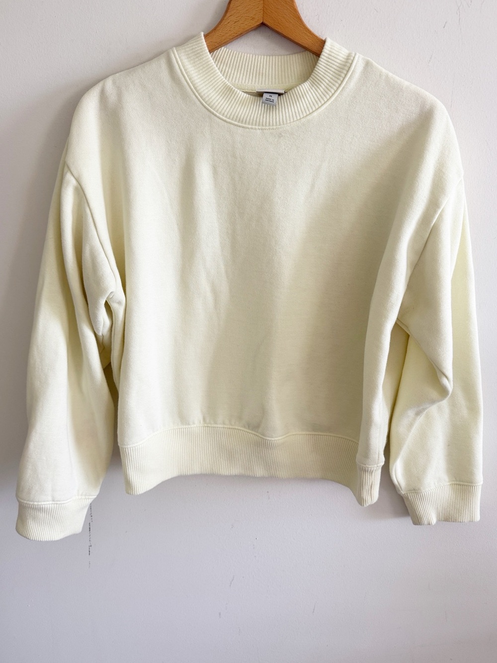 A new day butter yellow oversized long sleeve crewneck sweatshirt size M